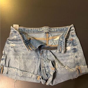 American Eagle Mom Short Denim Shorts – Light Wash